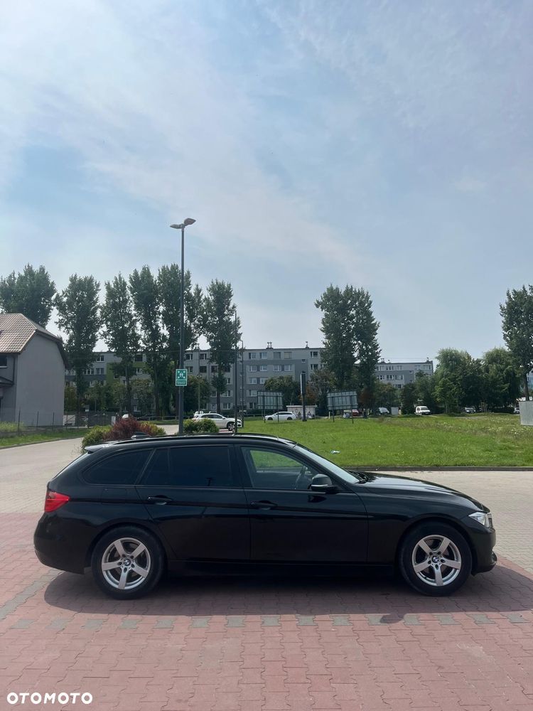 BMW Seria 3 320d xDrive Sport Line - 4