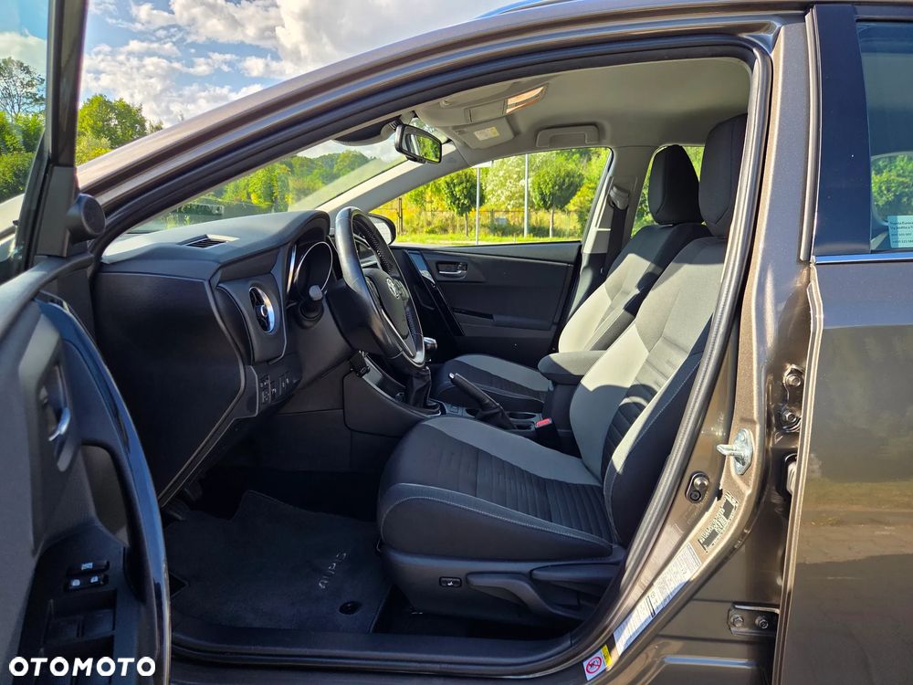 Toyota Auris 1.6 Premium Comfort - 6