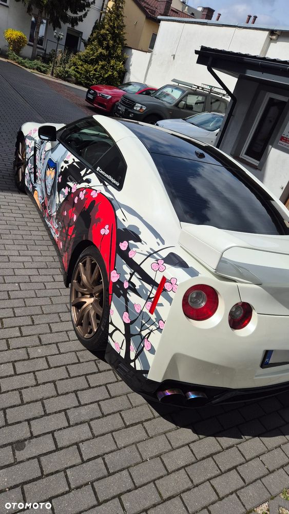 Nissan GT-R - 16