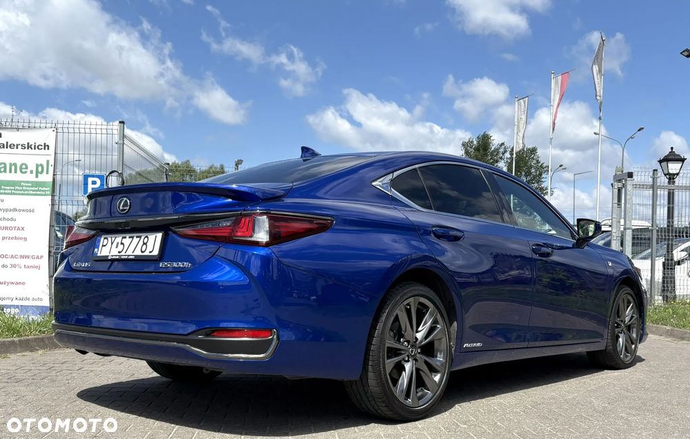 Lexus ES 300h F Sport Edition - 9
