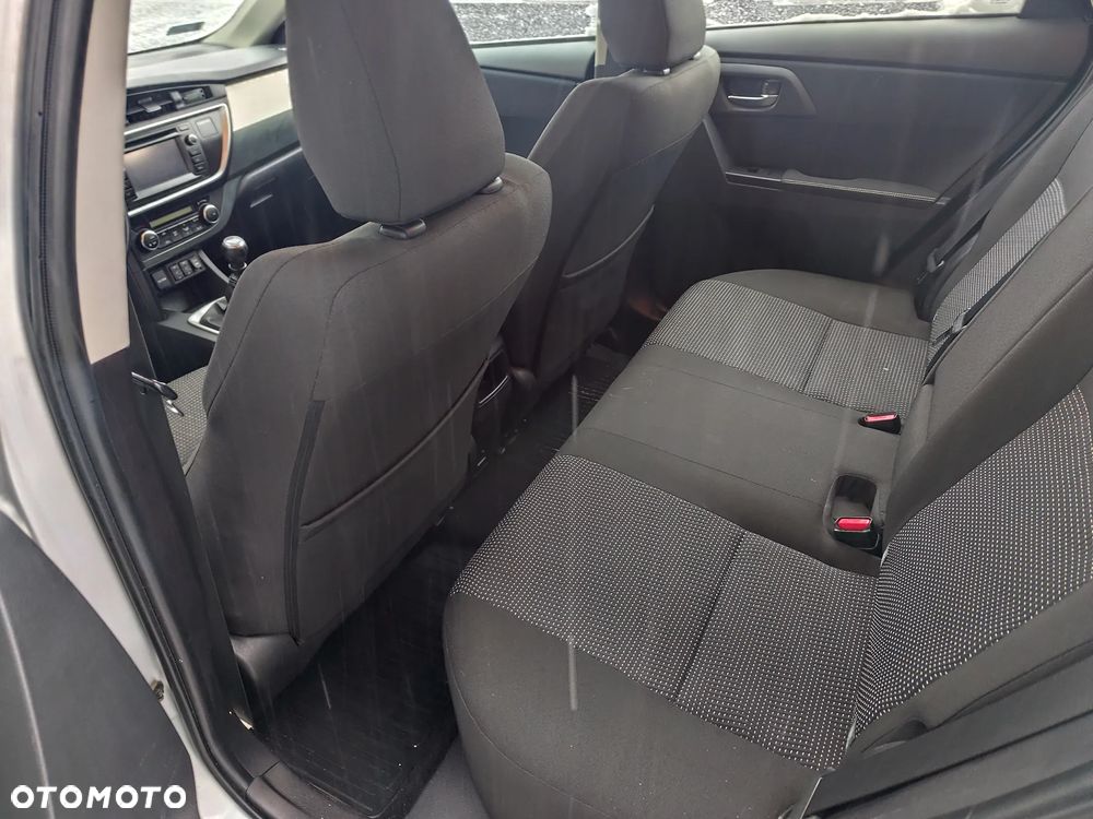 Toyota Auris 1.6 Premium Comfort - 11