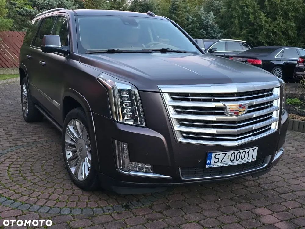 Cadillac Escalade - 2