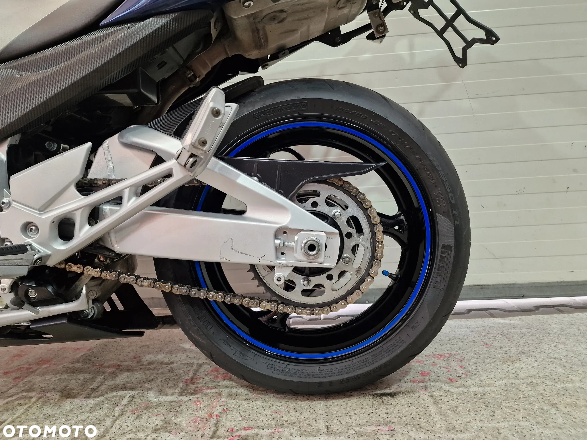 Suzuki GSR - 8