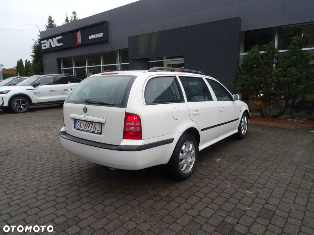 Skoda Octavia 1.6 Ambiente - 2