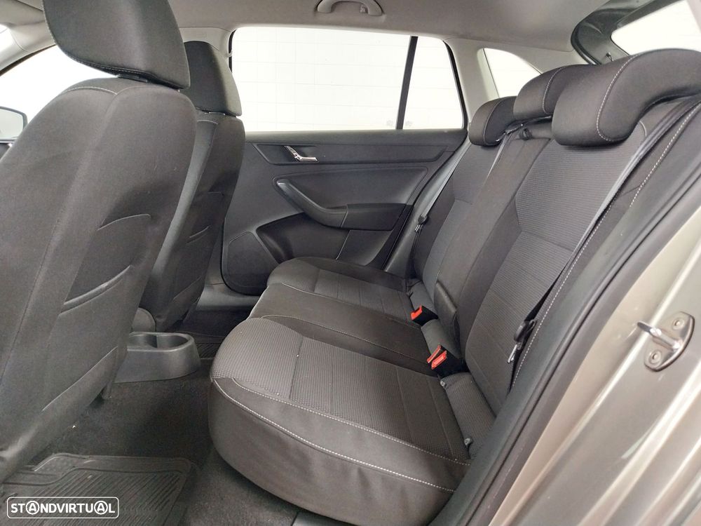 Skoda Rapid Spaceback 1.6 TDi Elegance - 8