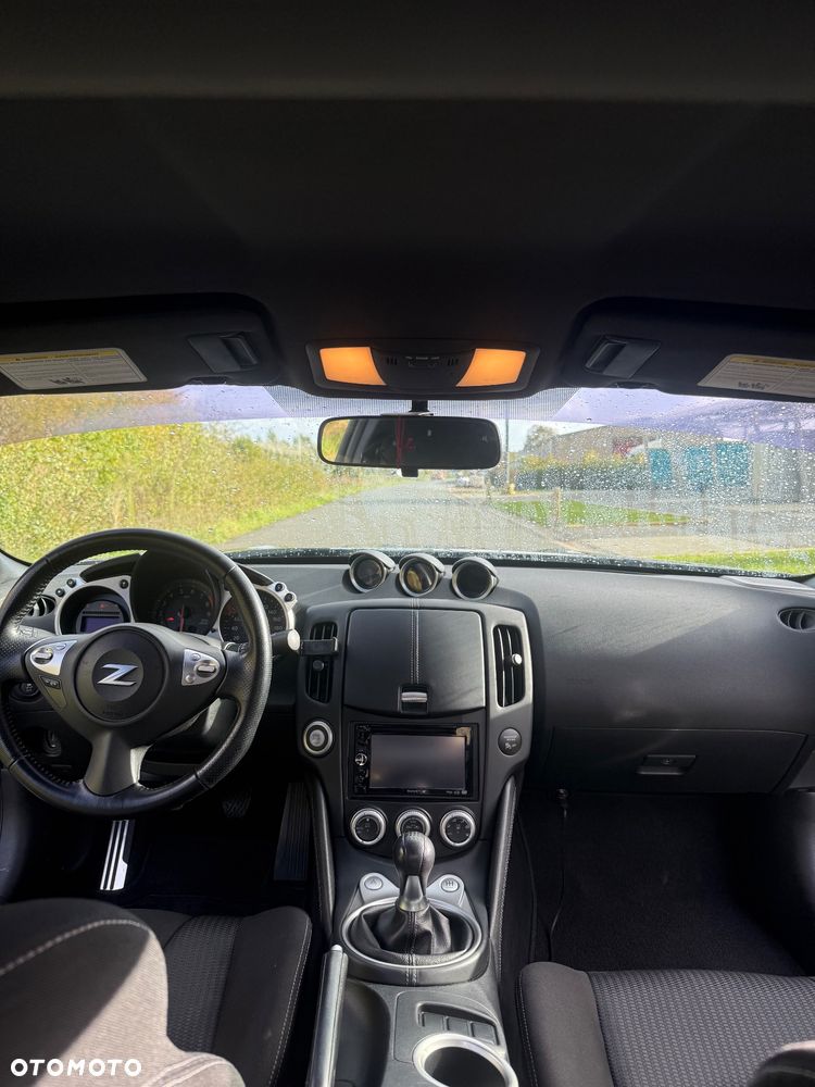 Nissan 370 Z - 12
