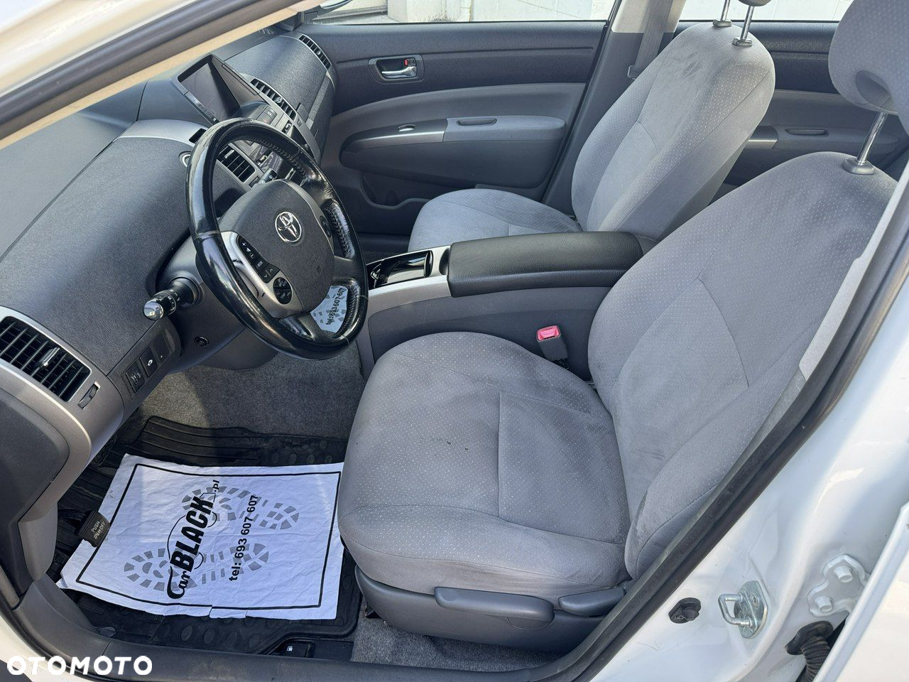 Toyota Prius - 5