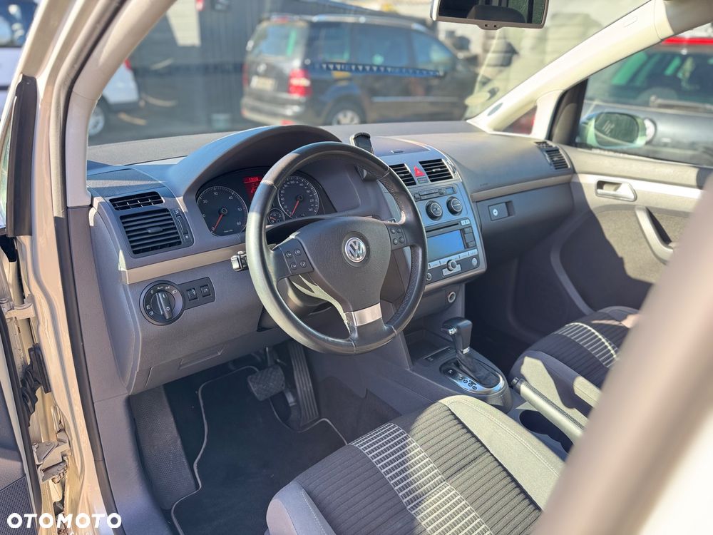 Volkswagen Touran - 13