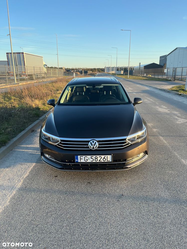 Volkswagen Passat - 1