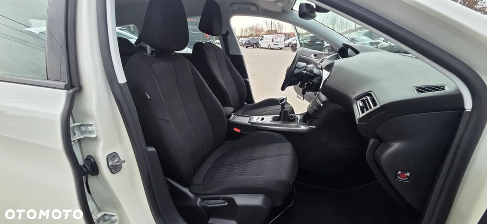 Peugeot 308 - 35