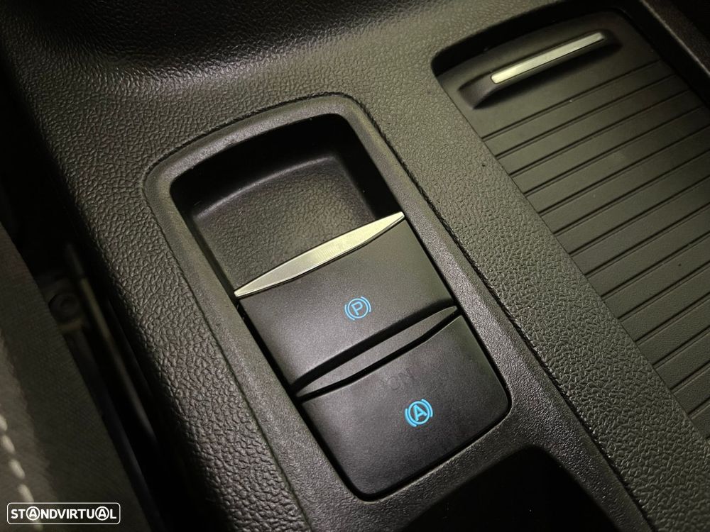 Ford Focus SW 1.5 TDCi EcoBlue Connected - 24