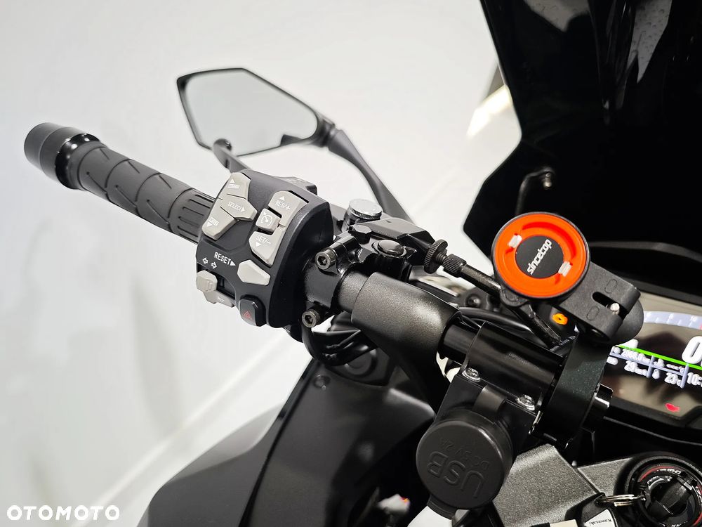 Kawasaki Ninja 1000 SX - 13