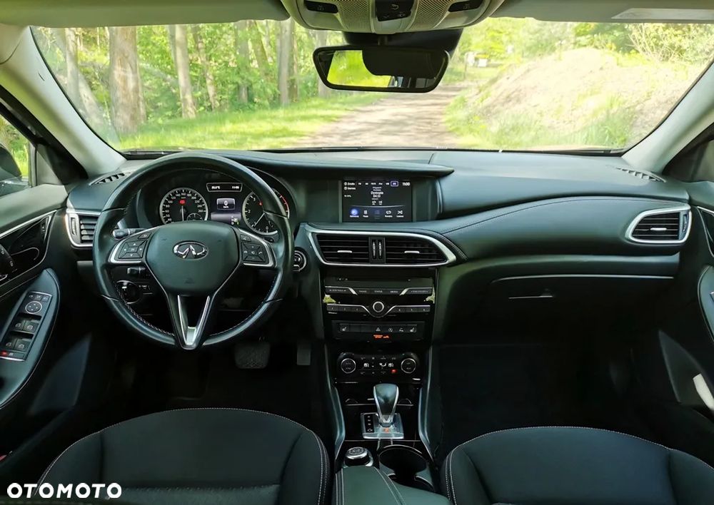 Infiniti Q30 1.5d DCT Premium City Black - 10