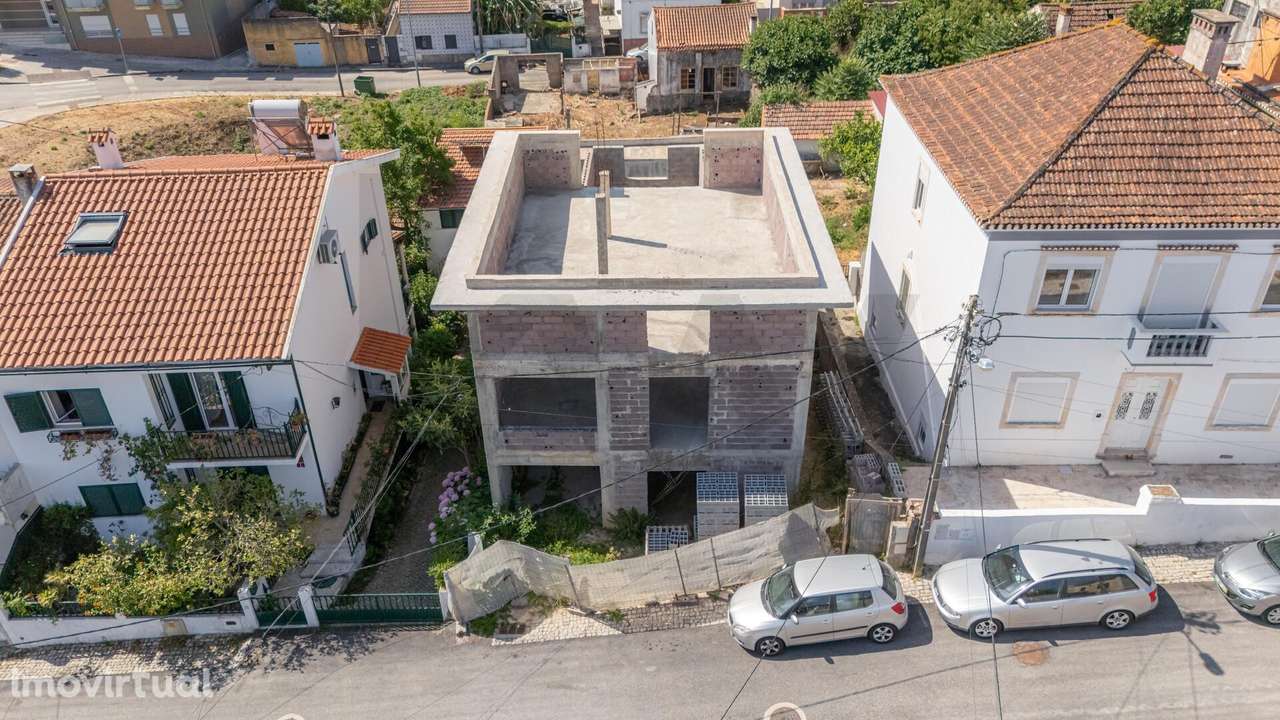 Moradia por Concluir com Garagem e Piscina — Projeto Moderno e Versáti - Grande imagem: 5/41