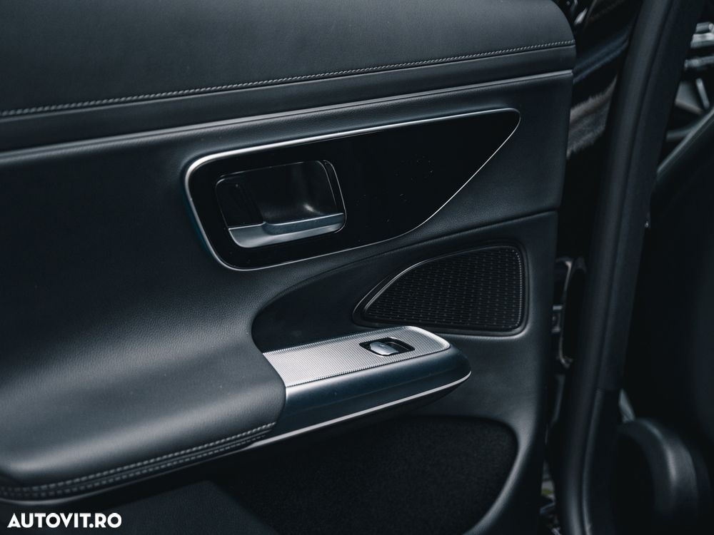 Mercedes-Benz E 300 4MATIC Aut. - 32