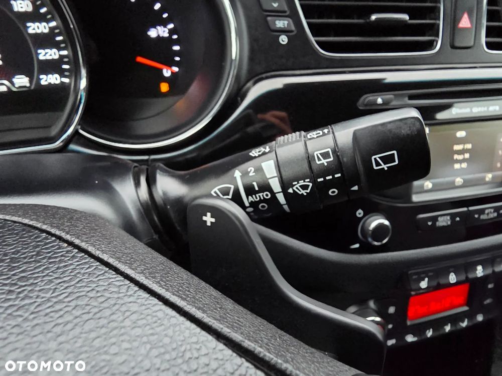 Kia Ceed 1.6 GDI DCT Platinum Edition - 24