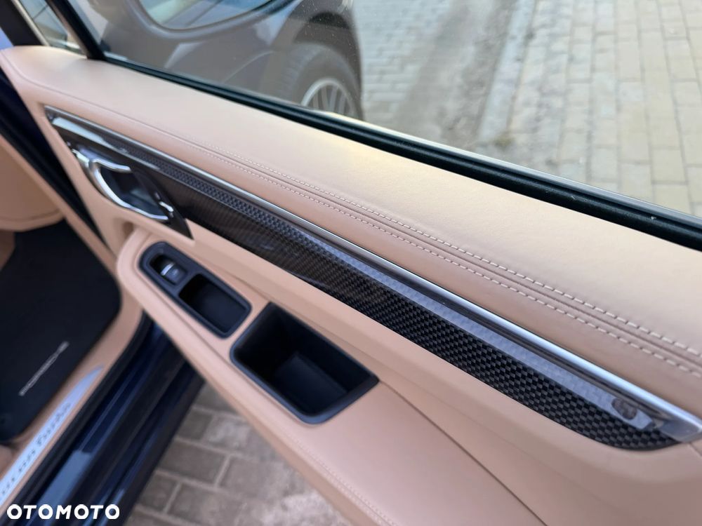 Porsche Macan Turbo PDK - 33