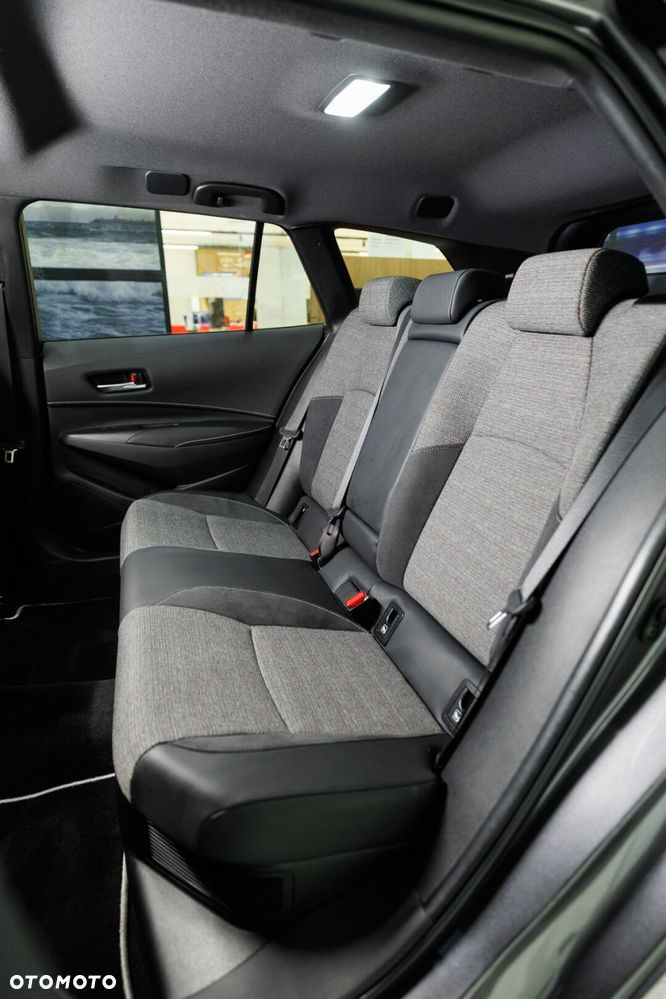 Toyota Corolla 1.8 Hybrid Style - 22