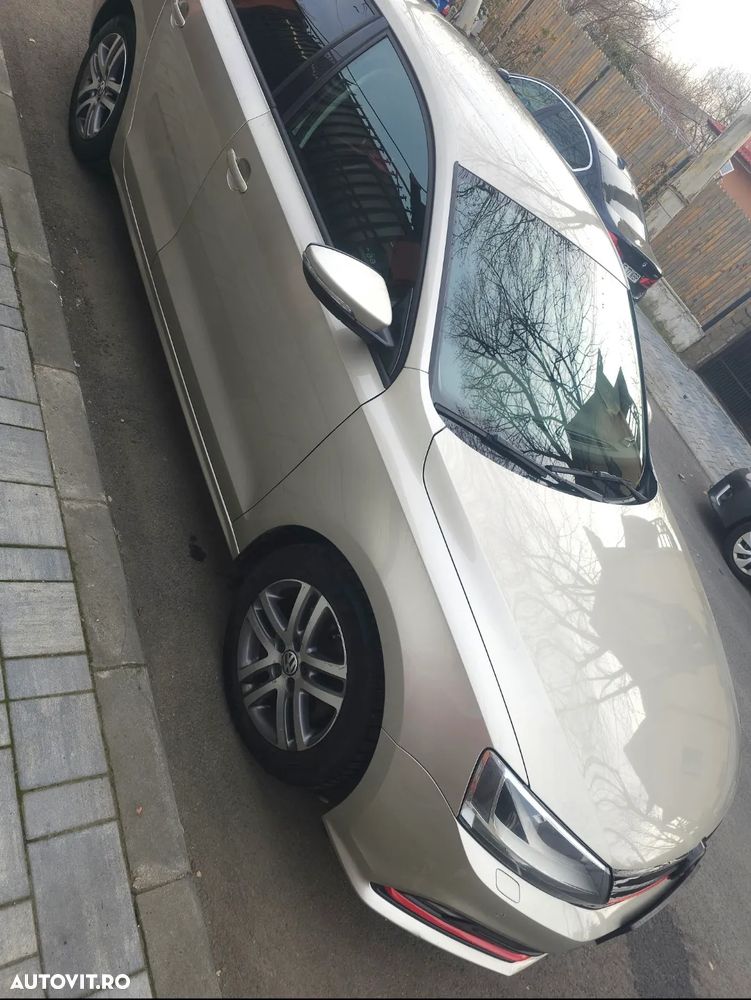 Volkswagen Jetta 2.0 TDI Comfortline - 3