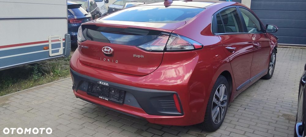 Hyundai IONIQ - 16