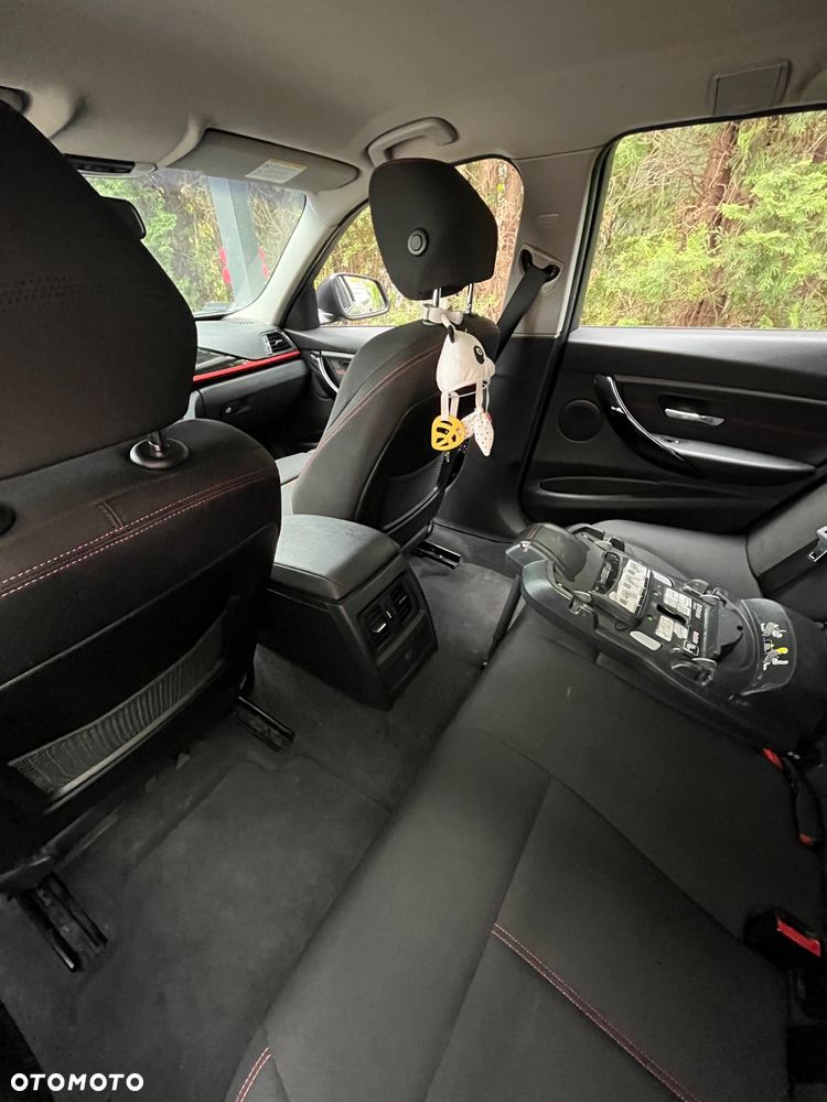 BMW Seria 3 320d - 29