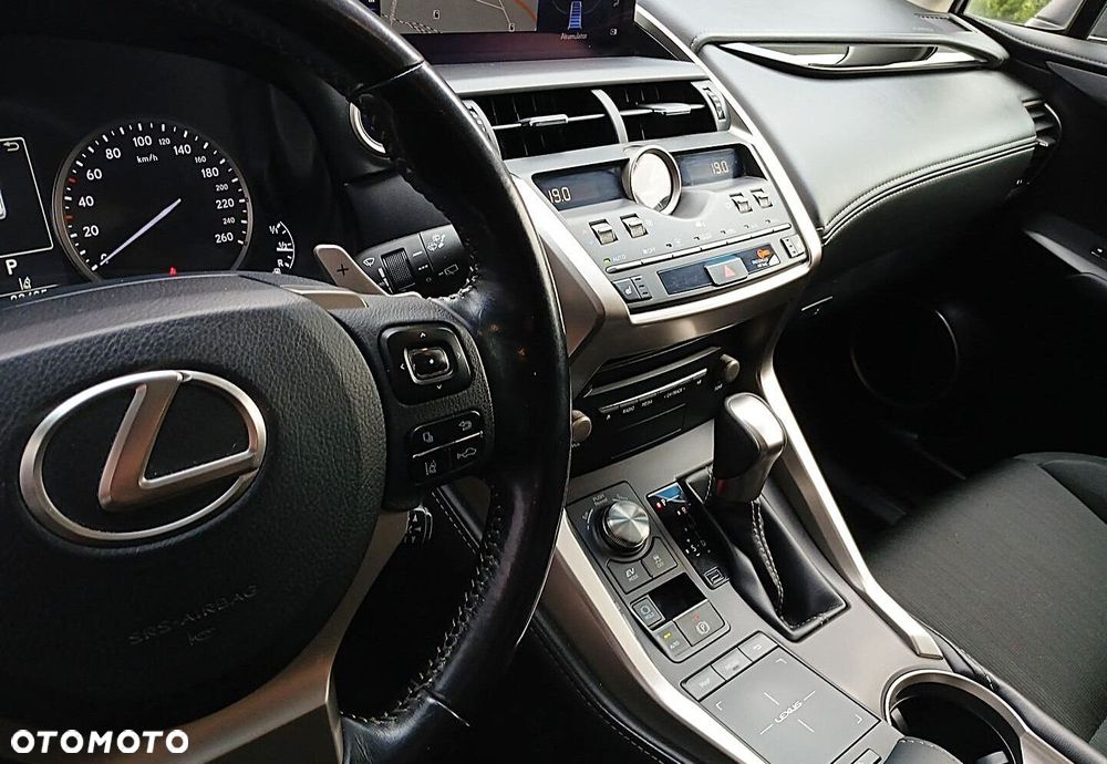 Lexus NX 300h Business Edition AWD - 17