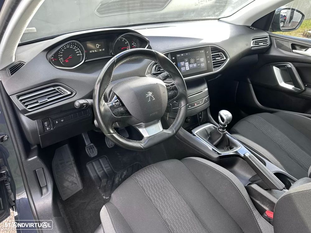 Peugeot 308 SW 1.2 PureTech Style - 24