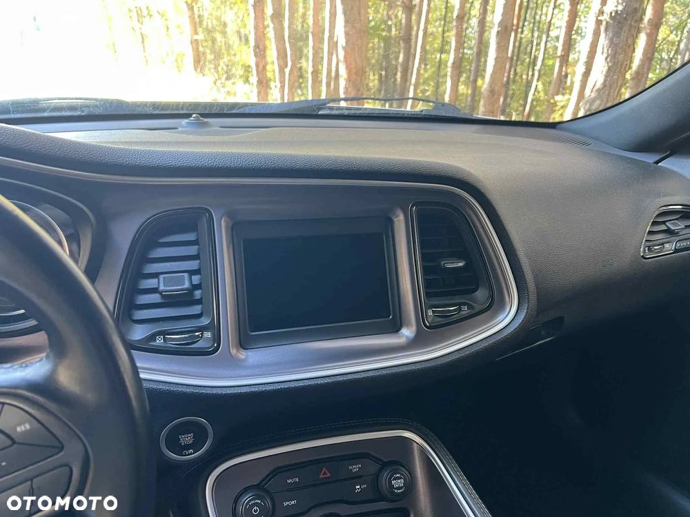 Dodge Challenger 3.6 SXT Plus - 11