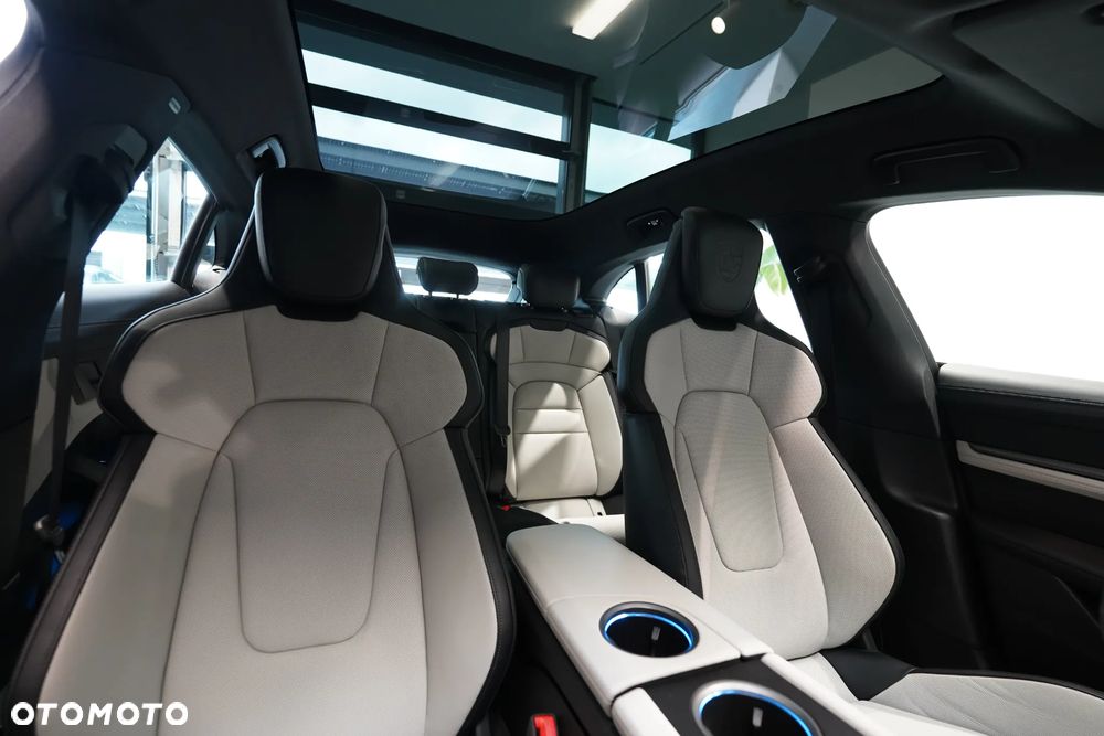 Porsche Taycan 105kWh 4 Cross Turismo - 29