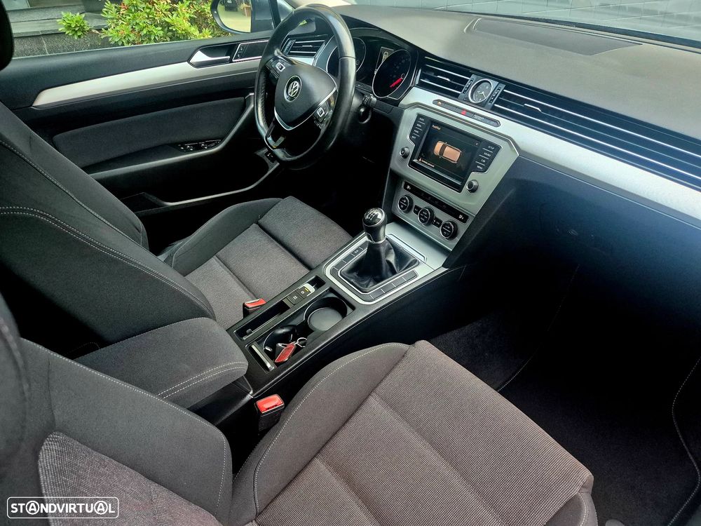 VW Passat Variant 1.6 TDI BlueMotion - 22