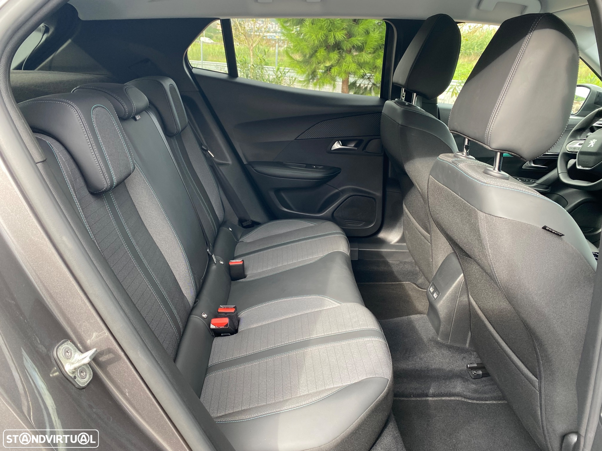 Peugeot 2008 1.2 PureTech Allure Pack - 21