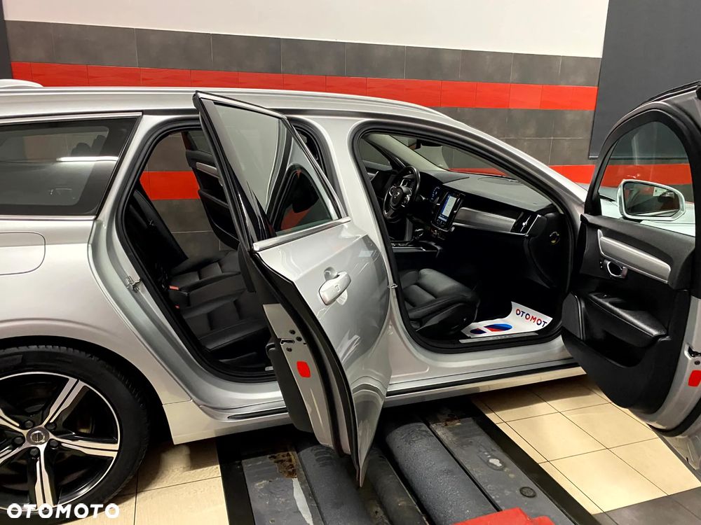 Volvo V90 D4 Geartronic Kinetic - 26