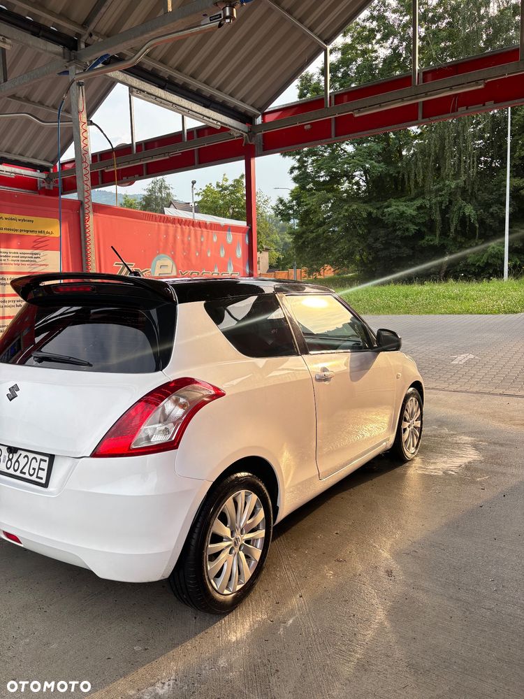 Suzuki Swift 2012 photo 4