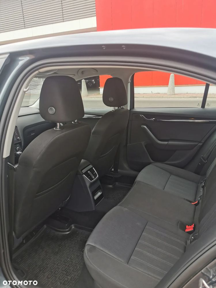 Skoda Octavia 1.5 TSI ACT Style DSG - 10