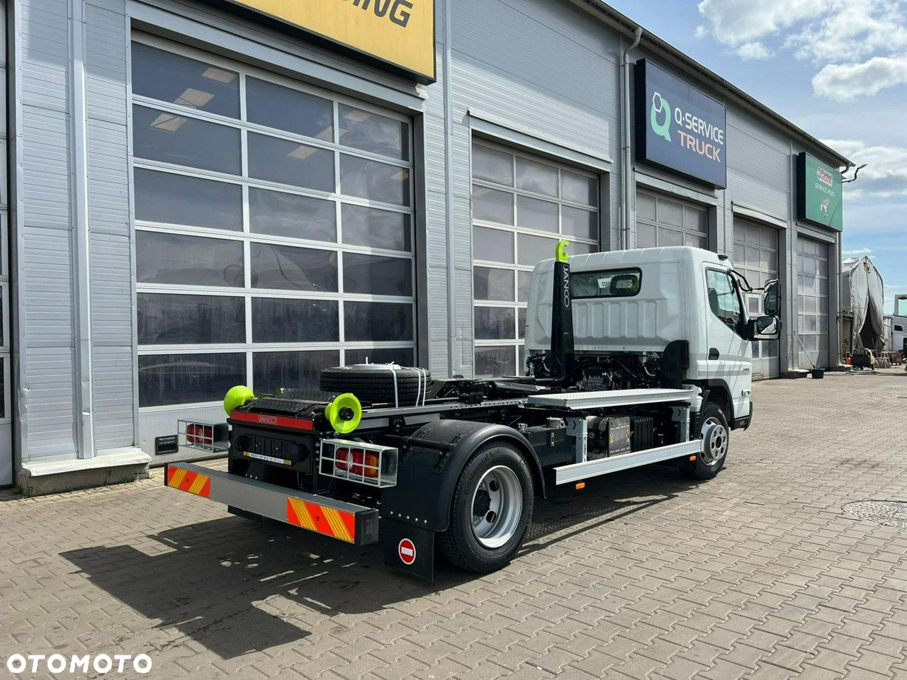 Mitsubishi Fuso - 4