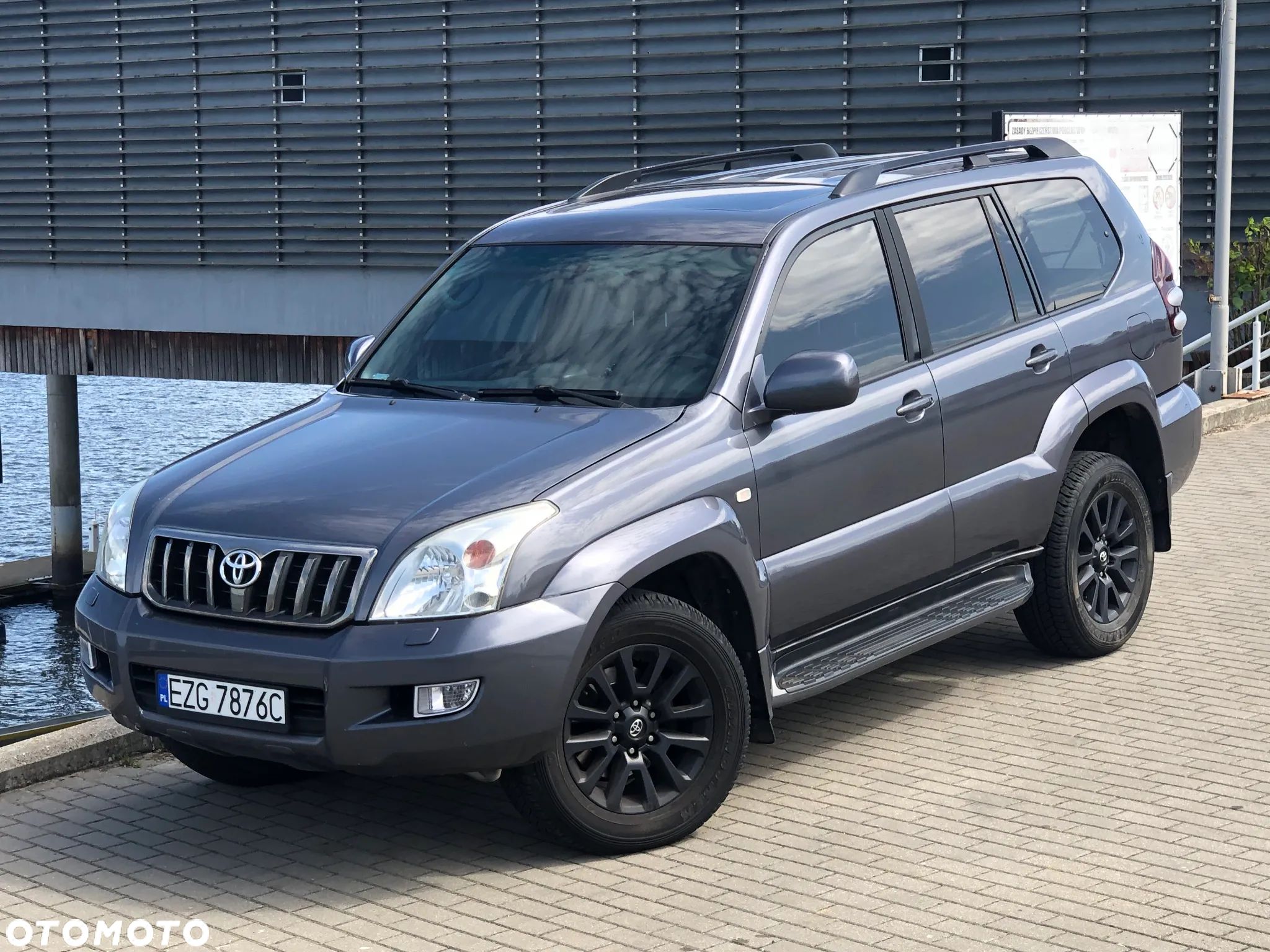 Toyota Land Cruiser - 1