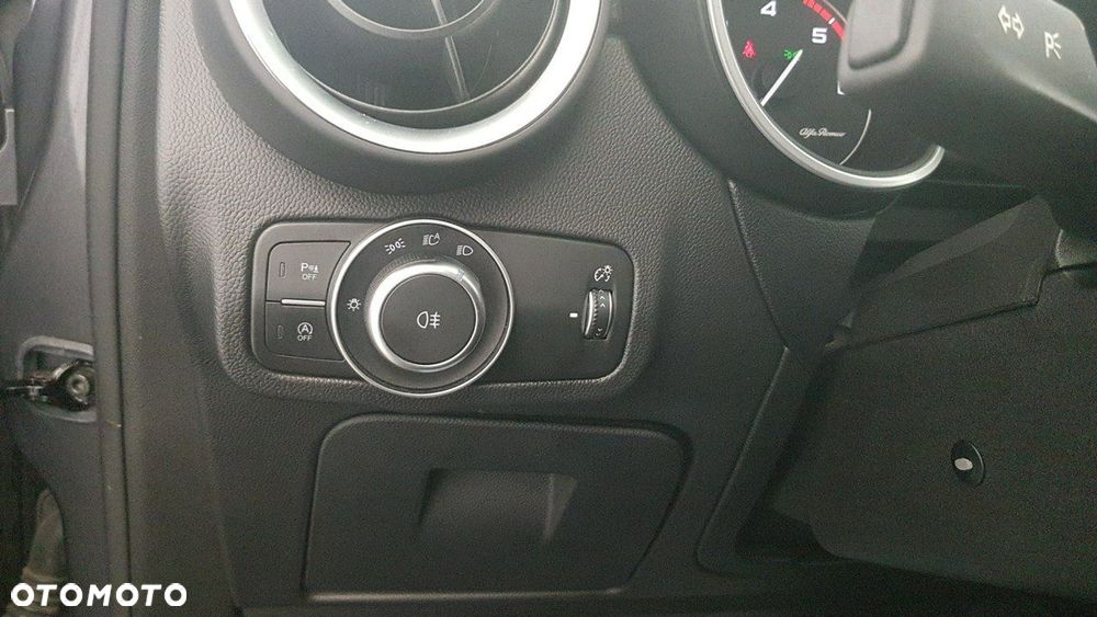 Alfa Romeo Stelvio - 21