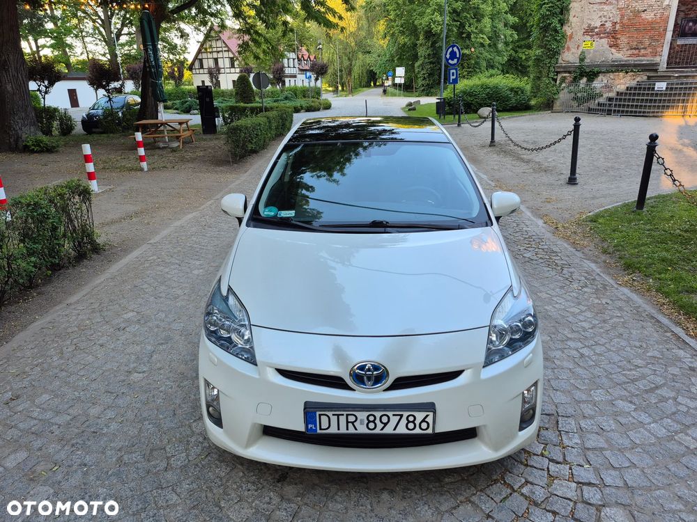 Toyota Prius (Hybrid) Executive - 10