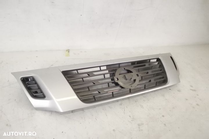 Grila centrala originala in stare buna Nissan Navara D23 2015 2016 201 - 2