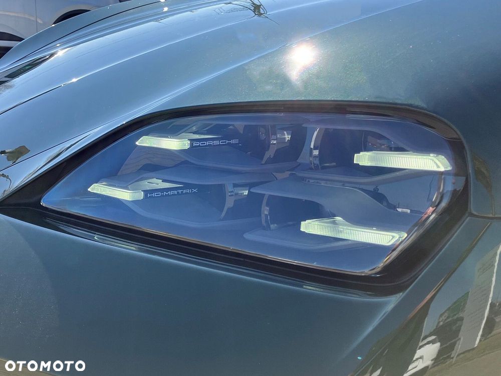 Porsche Taycan - 11