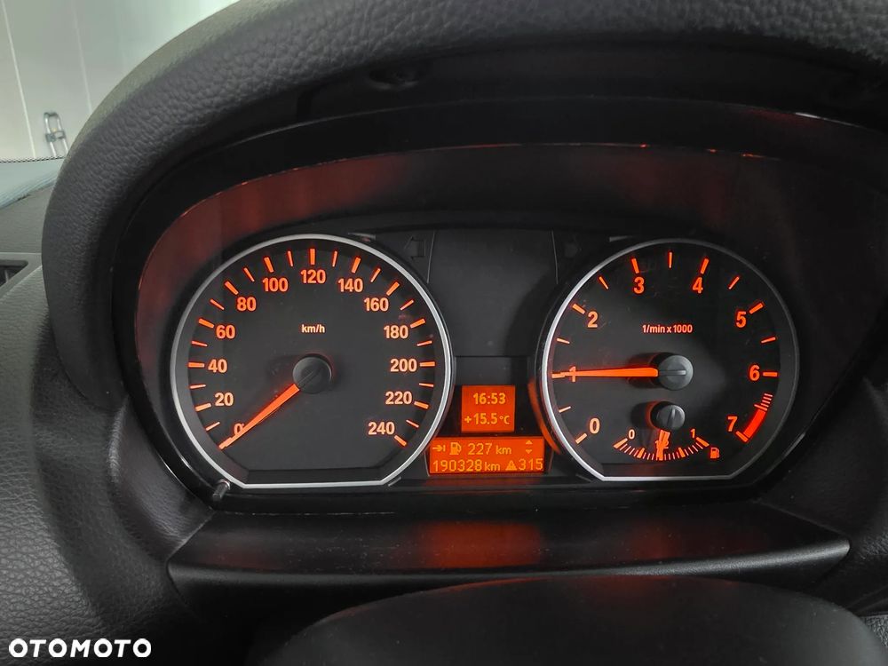 BMW Seria 1 116i - 17