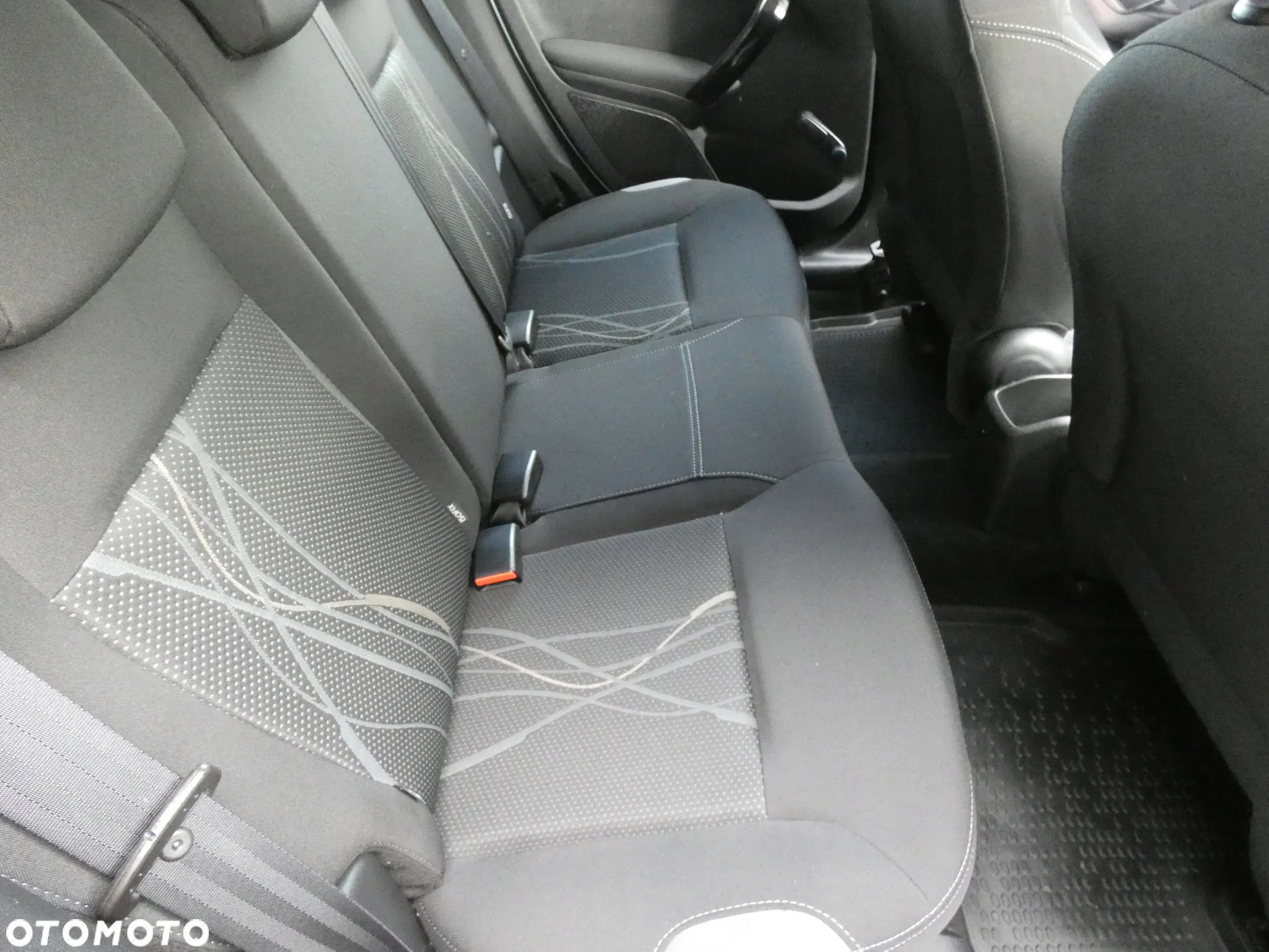 Peugeot 208 - 16