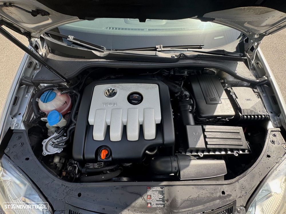 VW Jetta 2.0 TDI Sportline - 23