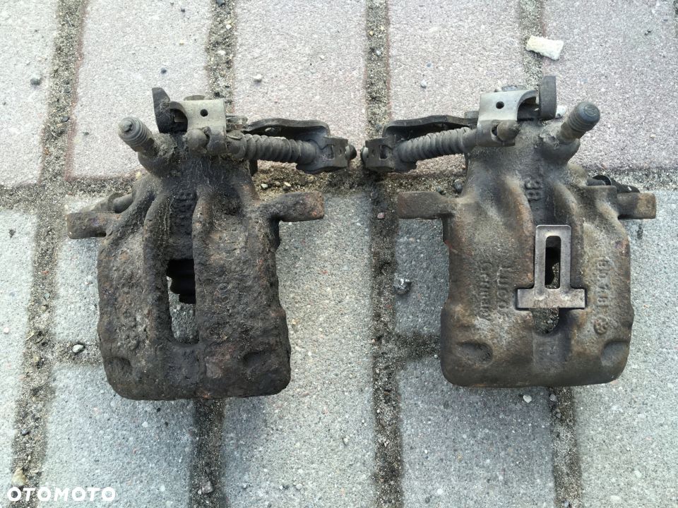 ZACISK HAMULCOWY TYŁ PRAWY GALAXY SHARAN 00-