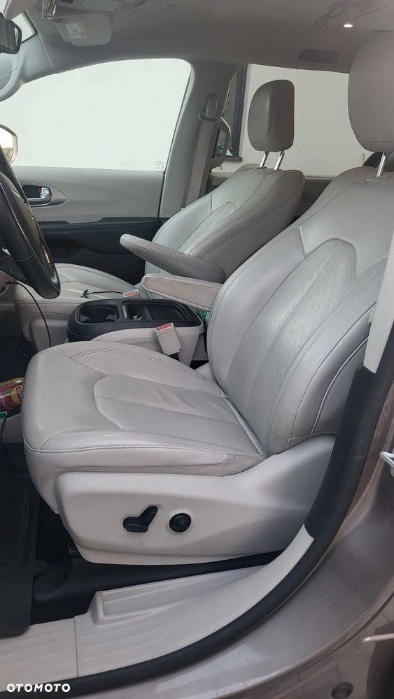 Chrysler Pacifica - 38