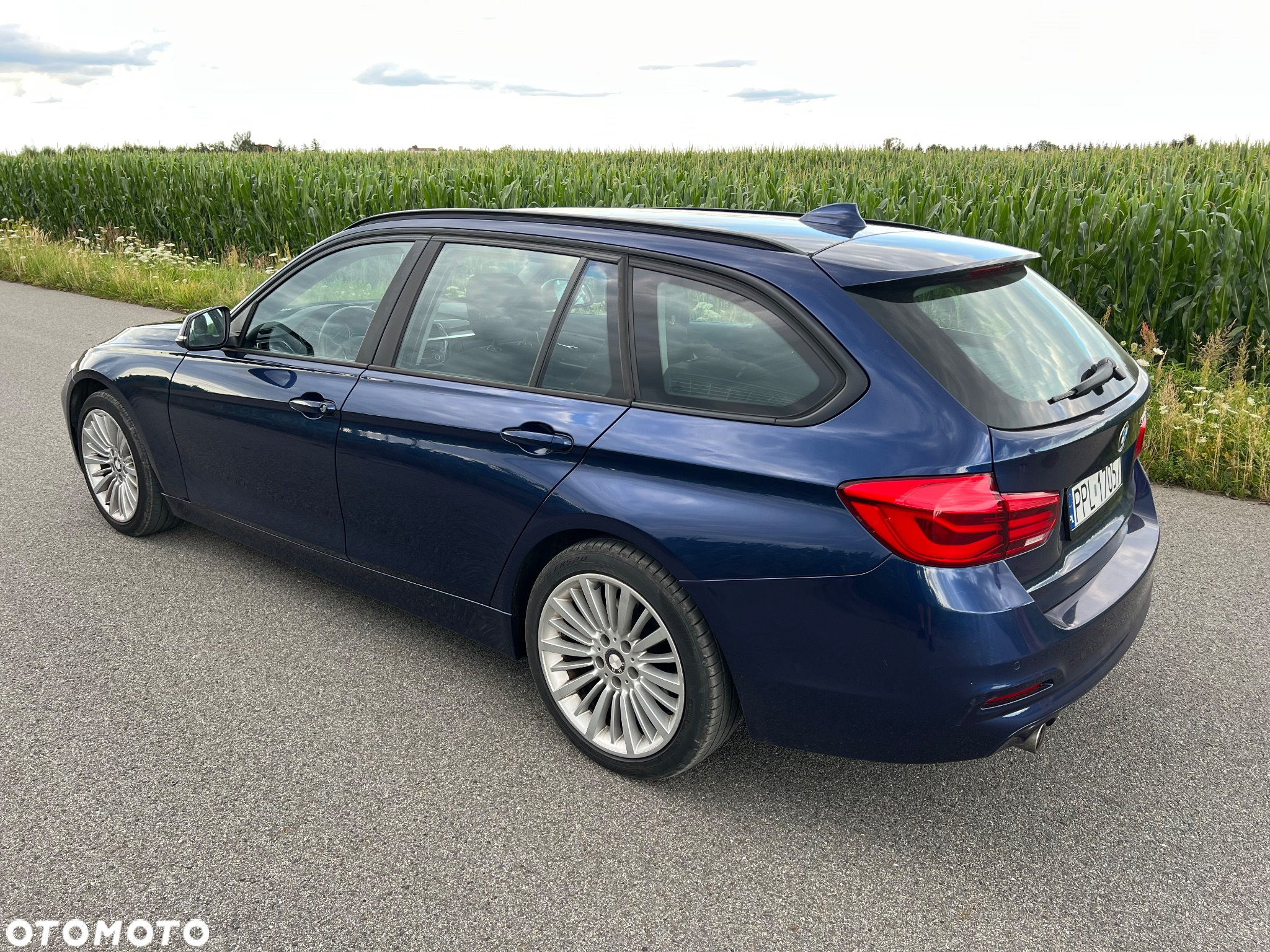 BMW Seria 3 318d Touring - 9