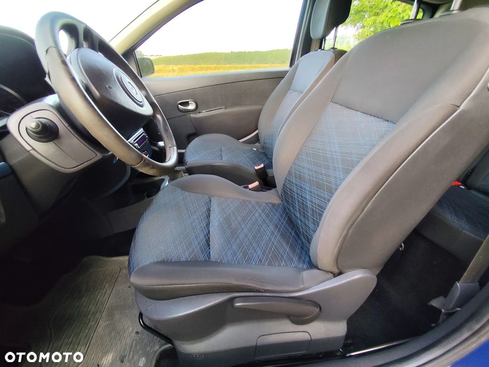 Renault Clio 1.2 16V Emotion - 14