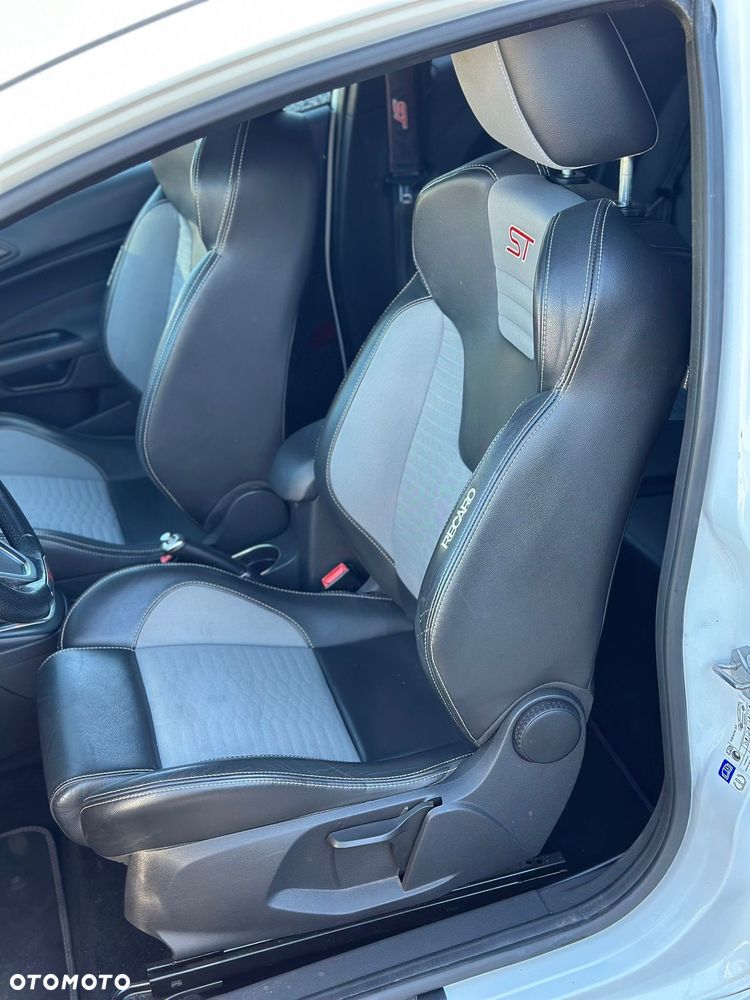 Ford Fiesta 1.6 EcoBoost mit Leder-Sport-Paket ST - 4