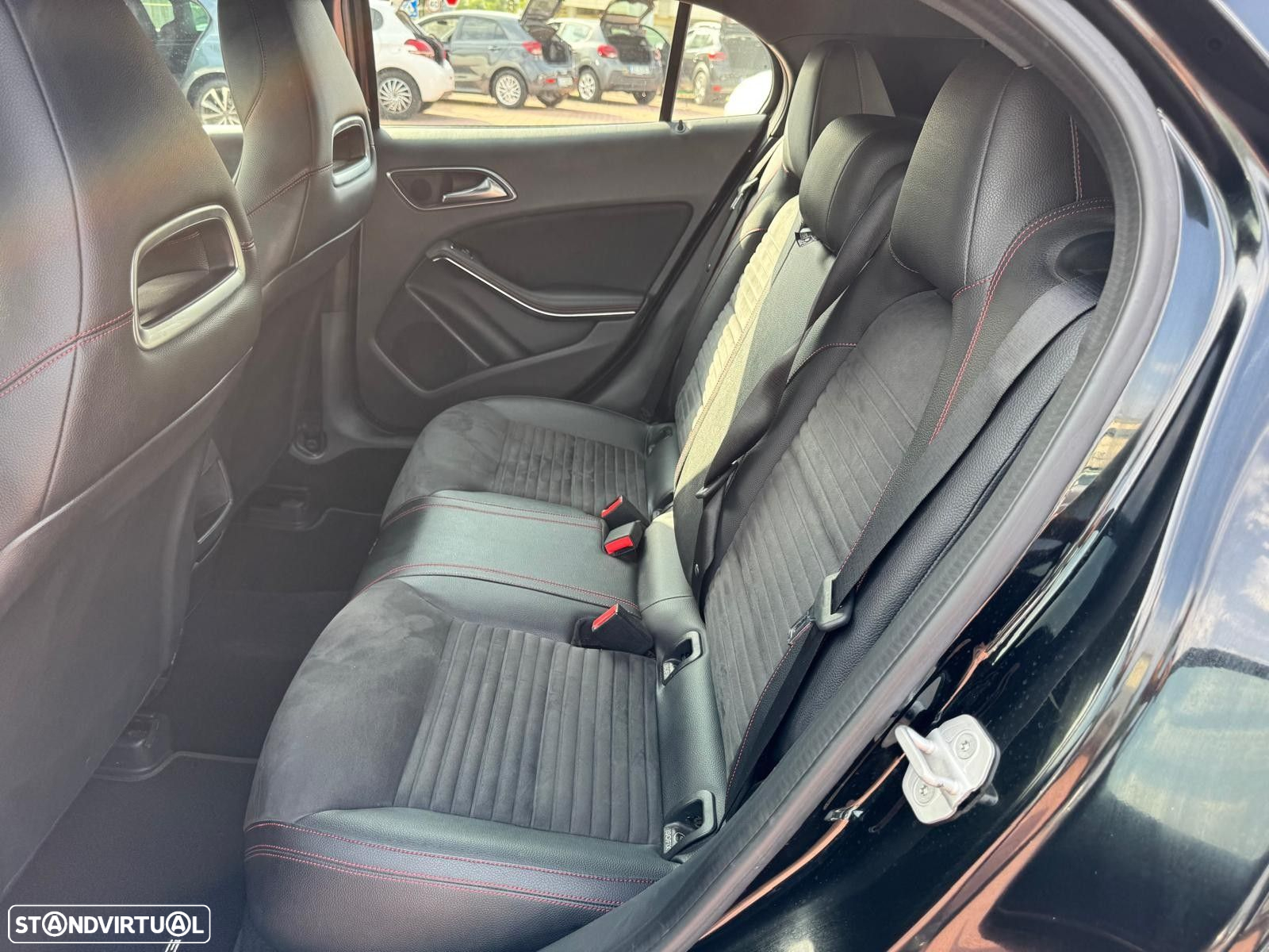 Mercedes-Benz GLA 180 CDi AMG Line - 36