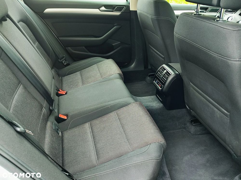 Volkswagen Passat 2.0 TDI (BlueMotion Technology) Highline - 31